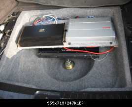 ALPINE CDA9887R+IPOD CLASSIC 160GB.FRONT: MIDBASS original BMW+crossover SINFONY+Tweeter HELIX P1, front amplifier SINFONY AMPLITUDE 90.2. SUB:Bandpass Hertz EBX 200.2B, sub amplifier BOSTON GT22.