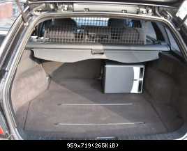 ALPINE CDA9887R+IPOD CLASSIC 160GB.FRONT: MIDBASS original BMW+crossover SINFONY+Tweeter HELIX P1, front amplifier SINFONY AMPLITUDE 90.2. SUB:Bandpass Hertz EBX 200.2B, sub amplifier BOSTON GT22.Pre-amplifier RAINBOW KW2V8, HELIX POWER STATION XXL