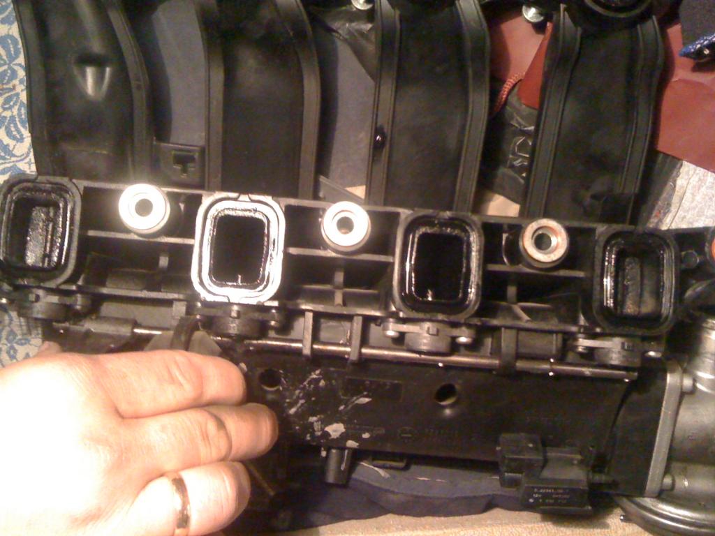 Впускной коллектор: две заслонки на месте, две отсутсвуют...