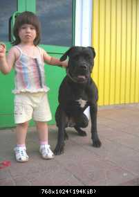 Моя дочка с "охраной" :))))